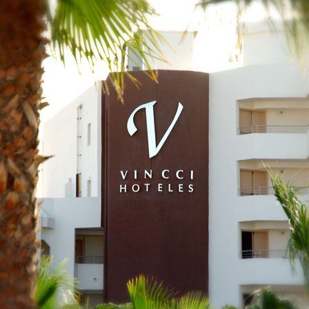 Fachada Vincci Hoteles